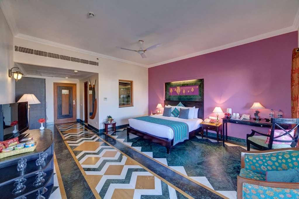 Ramada Udaipur Resort & Spa Room photo